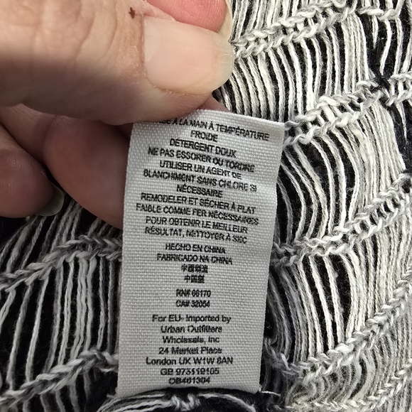 Free People Women’s Flared Bohemian Scoop Stylish Black And White Sweater Top M - Picture 10 of 10